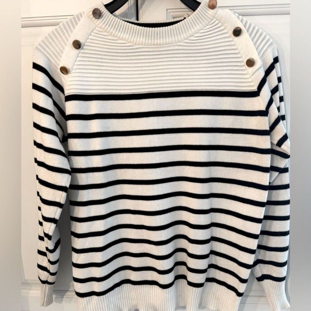 Women B/white strips round round-neck long sleeve sweater size 4